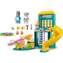 Конструктор LEGO Bluey Веселощі з Блуї та Хлоєю на ігровому майданчику (11201)