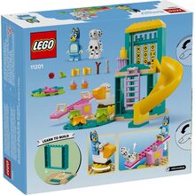 Конструктор LEGO Bluey Веселощі з Блуї та Хлоєю на ігровому майданчику (11201)