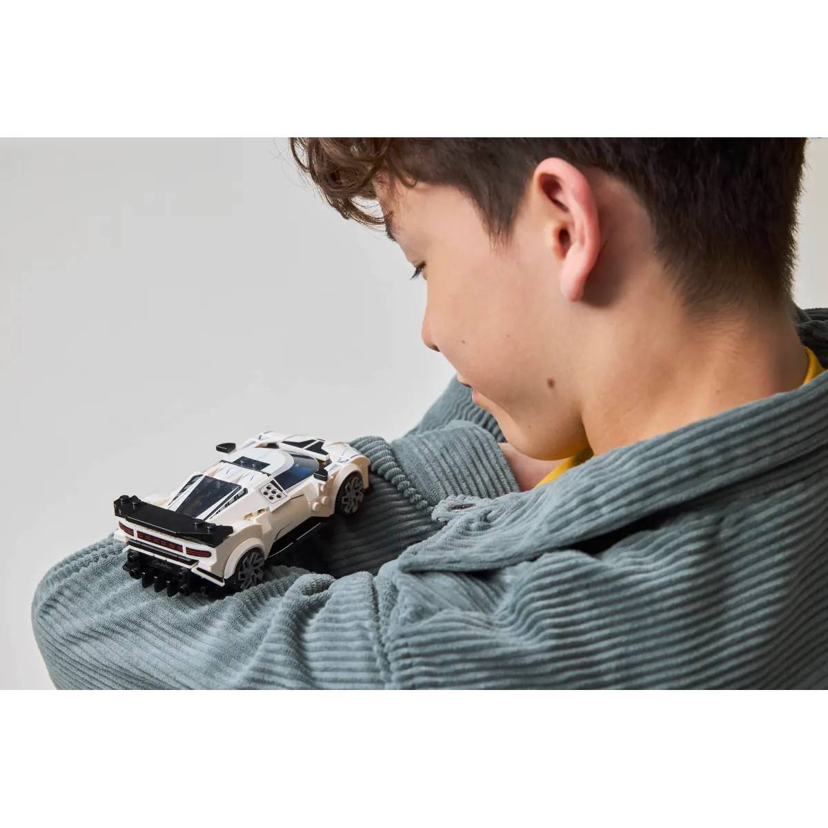 Замовити Конструктор LEGO Speed Champions Спортивний гіперкар Bugatti Centodieci 291 ел (77240)