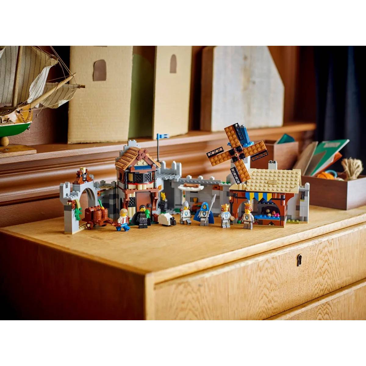 Покупка Конструктор LEGO Creator Середньовічний замок з лицарем на коні 1371 ел (31168)