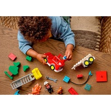 Конструктор LEGO Duplo Town Пожежна машина зі шлангом та пожежним 28 деталей (10473)