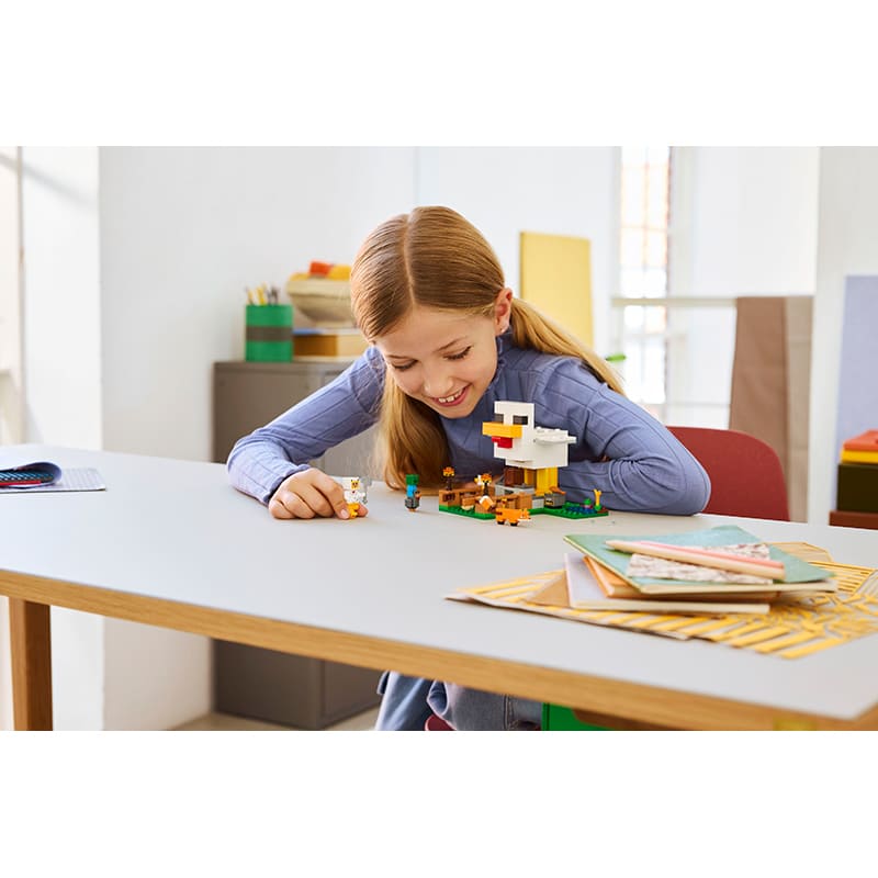 В Україні Конструктор LEGO Minecraft Куряча ферма 233 деталі (21585)