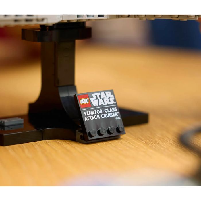 Изображение Конструктор LEGO Star Wars Звездный крейсер класса Венатор 643 детали (75441)