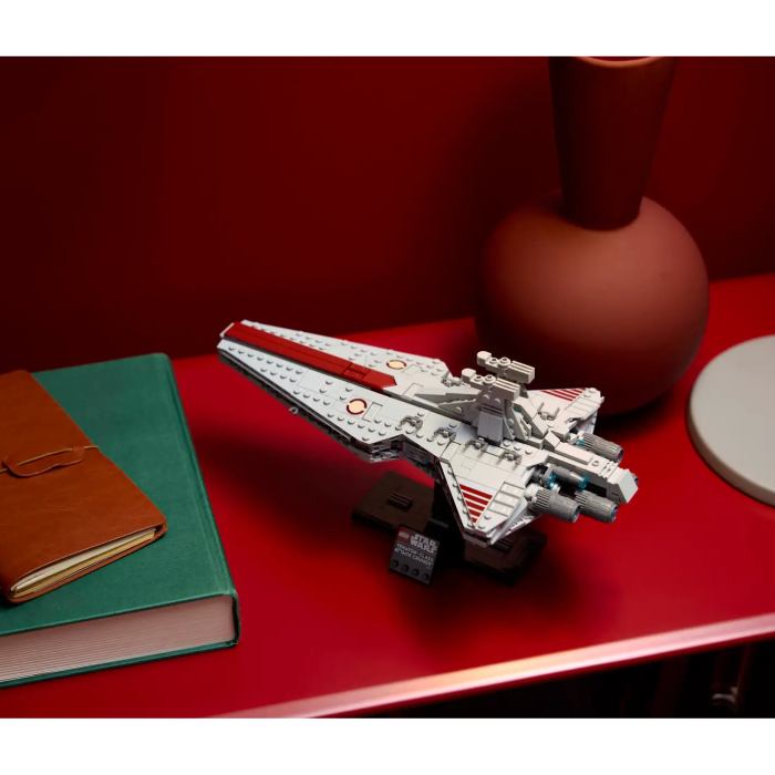 В Украине Конструктор LEGO Star Wars Звездный крейсер класса Венатор 643 детали (75441)