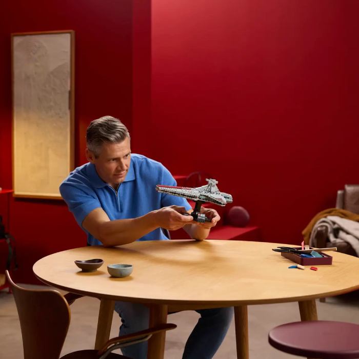 Фото Конструктор LEGO Star Wars Звездный крейсер класса Венатор 643 детали (75441)