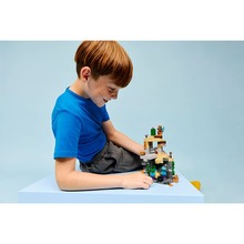 Конструктор LEGO Minecraft Подземелье зомби 284 детали (21587)