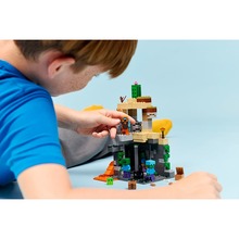 Конструктор LEGO Minecraft Подземелье зомби 284 детали (21587)