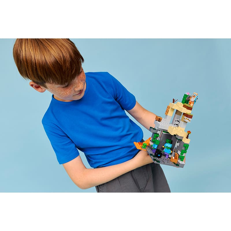 В интернет магазине Конструктор LEGO Minecraft Подземелье зомби 284 детали (21587)