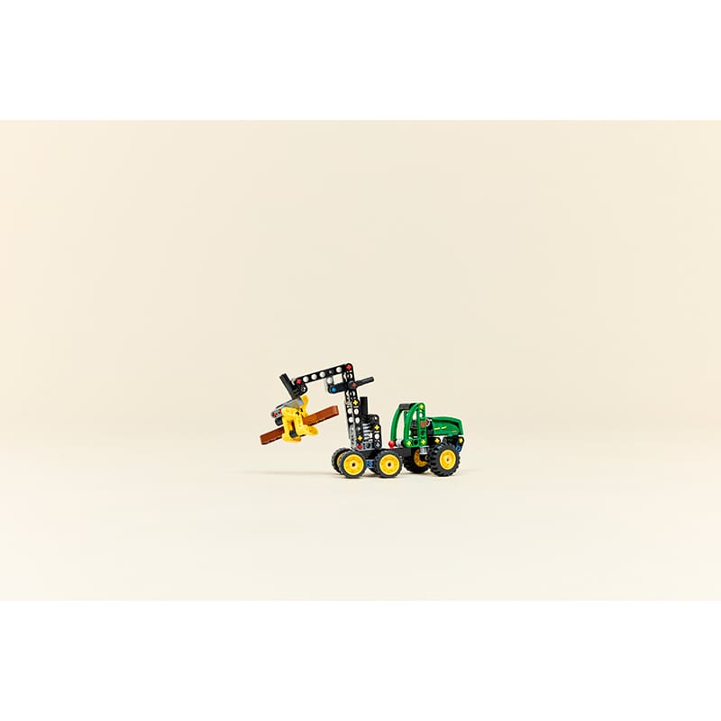 Заказать Конструктор LEGO Technic Колесный комбайн John Deere 1470H 117 деталей (42218)