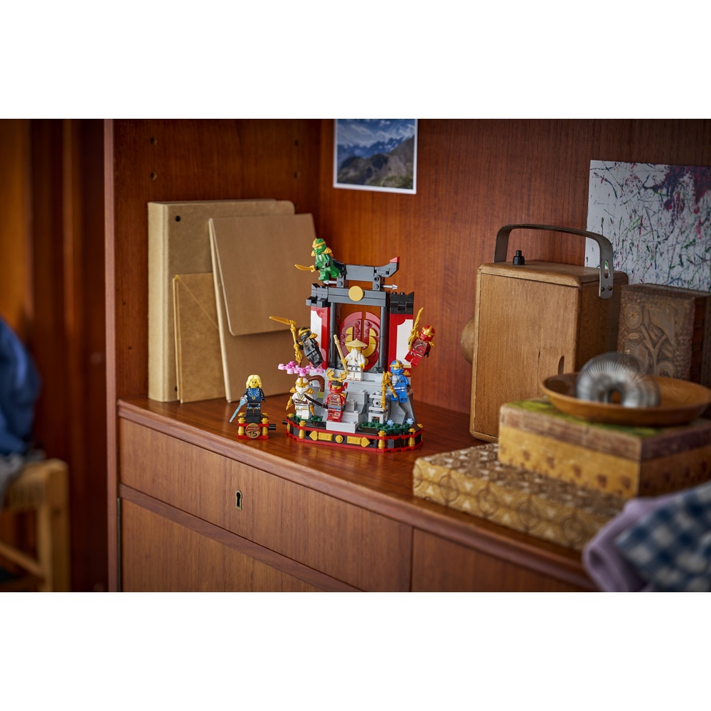 В інтернет магазині Конструктор LEGO Ninjago Модель персонажів ніндзя. 15-та річниця 447 деталей (71866)