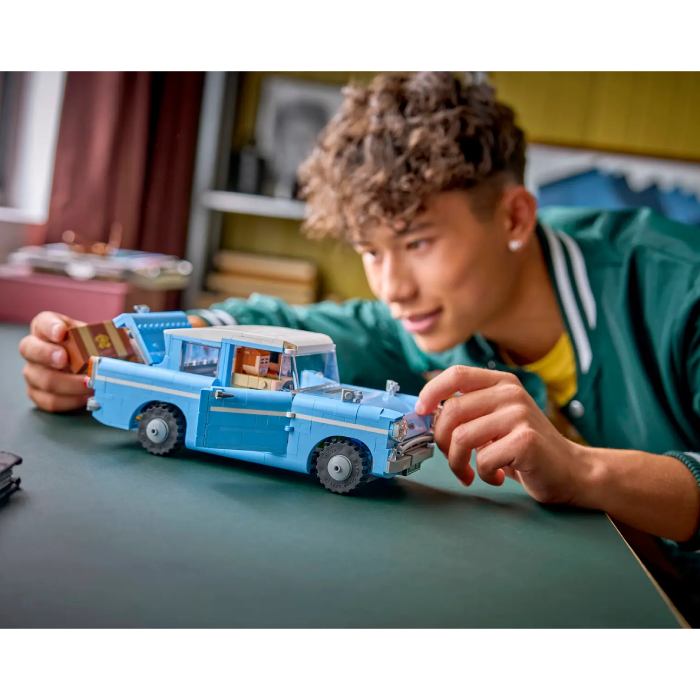 Фото Конструктор LEGO Harry Potter Зачарований летючий Ford Англія 868 деталей (76470)