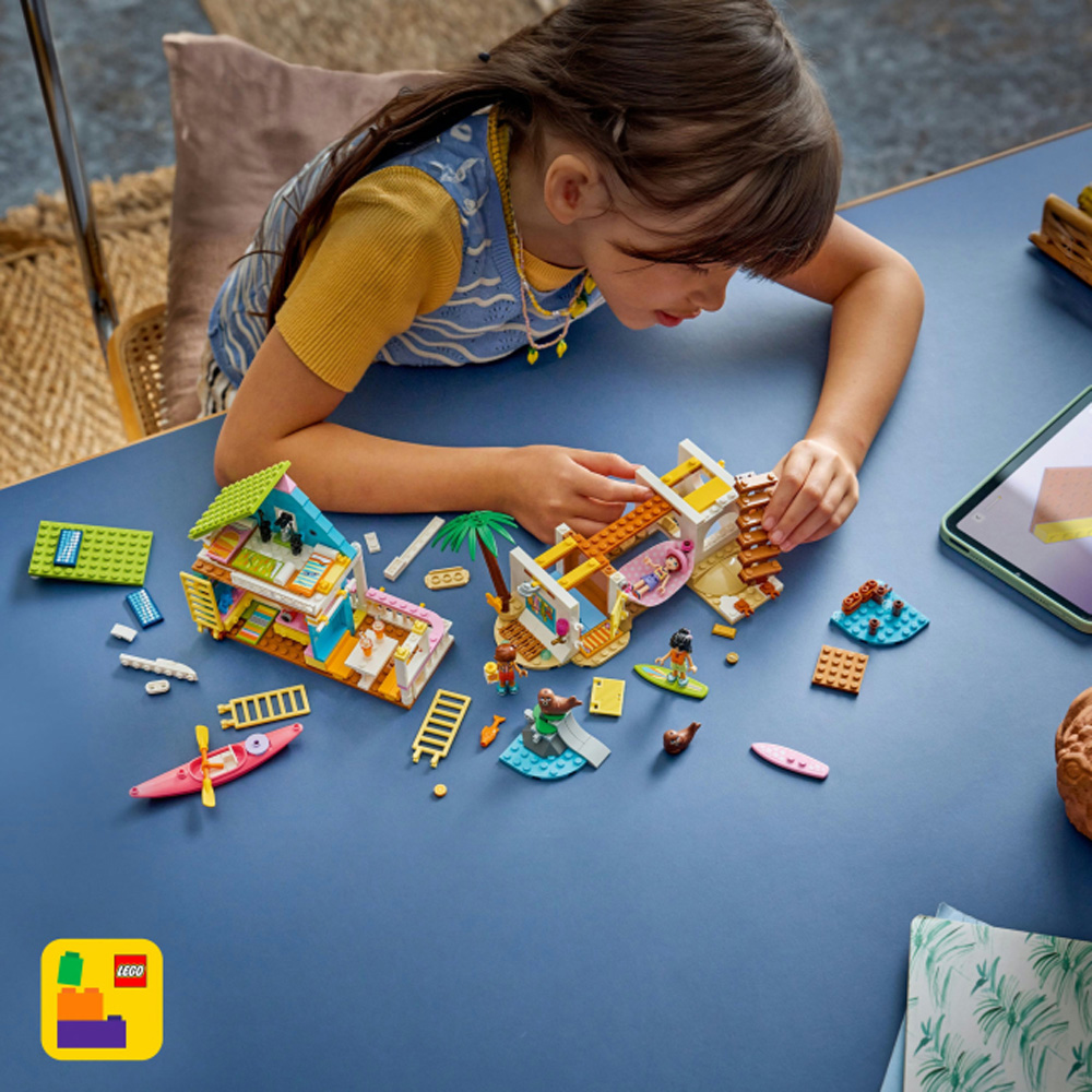 Конструктор LEGO Friends Пляжний будиночок з морськими котиками 400 ел (42699) Тематика на довільну тему
