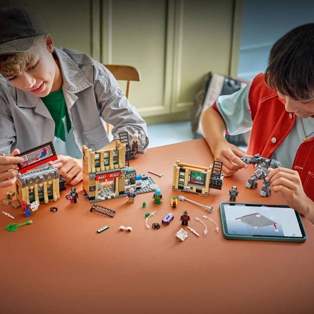 Конструктор LEGO Super Heroes Человек-паук против Мистерио: Дейли Бьюгл 781 деталь (76342) Тематика герои фильмов и мультфильмов