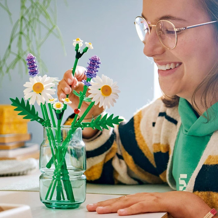 Конструктор LEGO Botanicals Ромашки 133 деталі (11508) Тематика квіти