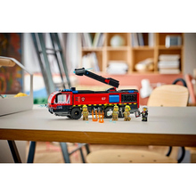 Конструктор LEGO City Пожарный грузовик в аэропорту 691 деталь (60499)