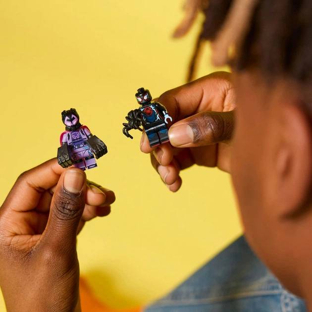 Конструктор-сюрприз LEGO Minifigures Людина-павук: Крізь Всесвіт 8 деталей (71050) Серія Lego Minifigures