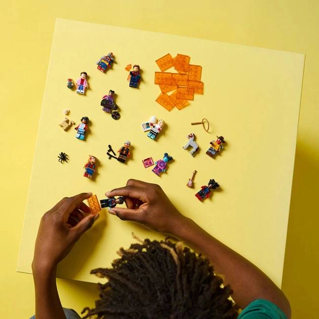 Конструктор-сюрприз LEGO Minifigures Людина-павук: Крізь Всесвіт 8 деталей (71050) Тематика герої фільмів і мультфільмів