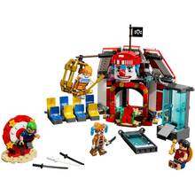 Конструктор LEGO ONE PIECE Цирковая палатка клоуна Багги 573 элементов (75637)