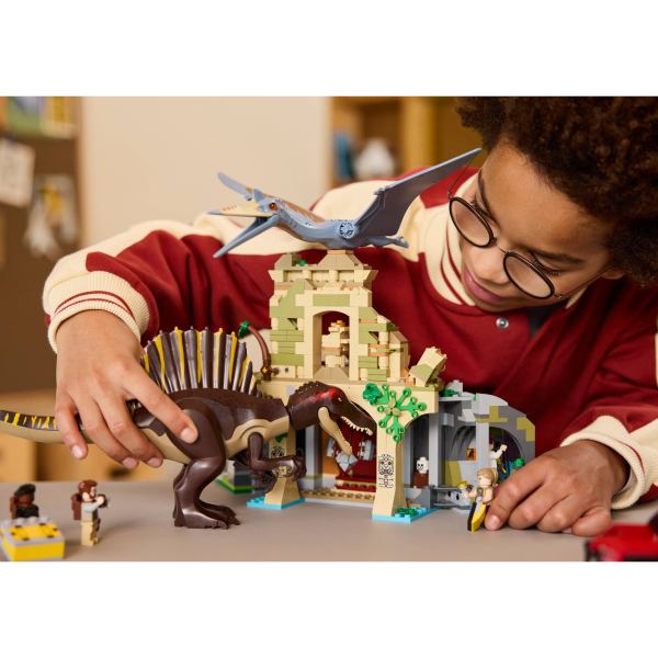 Замовити Конструктор LEGO Jurassic World Повітряна місія зі спинозавром та кетцалькоатлем 984 деталі (76976)