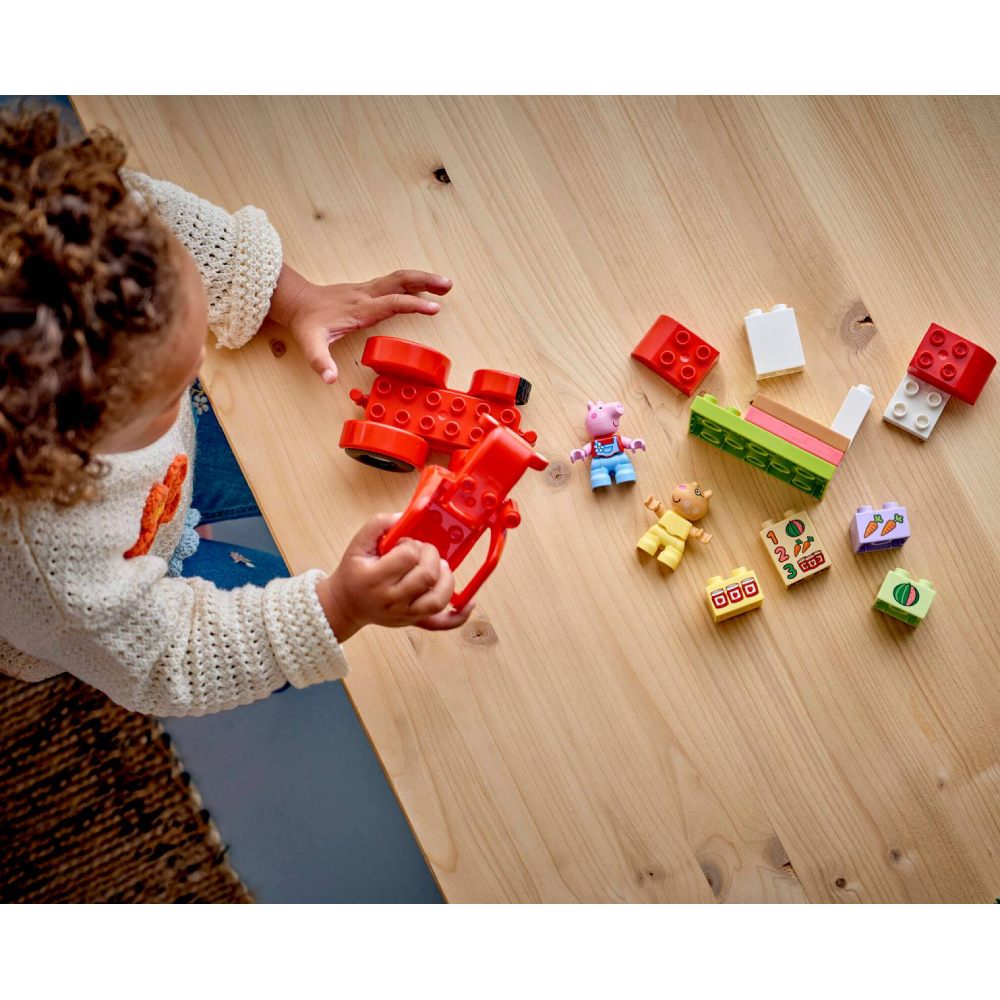 В Україні Конструктор LEGO DUPLO Peppa Pig Трактор та ринок 18 ел (10468)