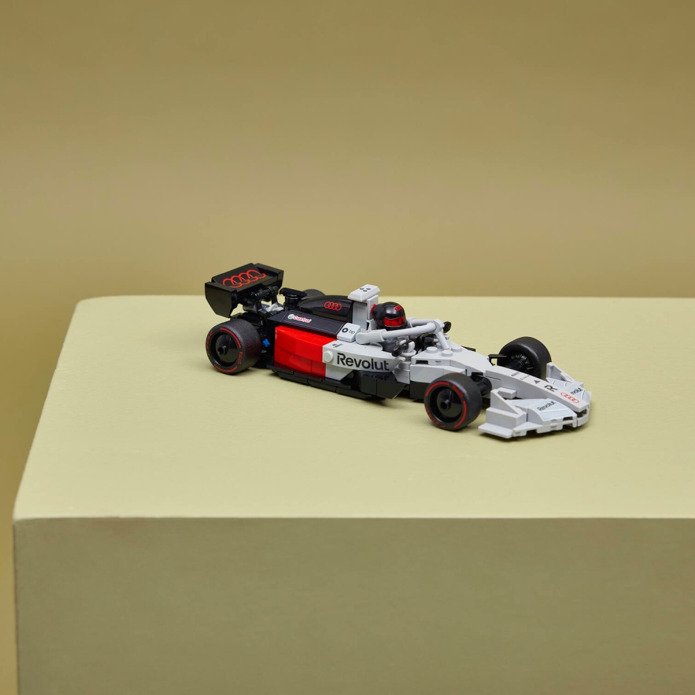 Покупка Конструктор LEGO Гоночний автомобіль Audi Revolut F1 Team R26 216 ел (77259)