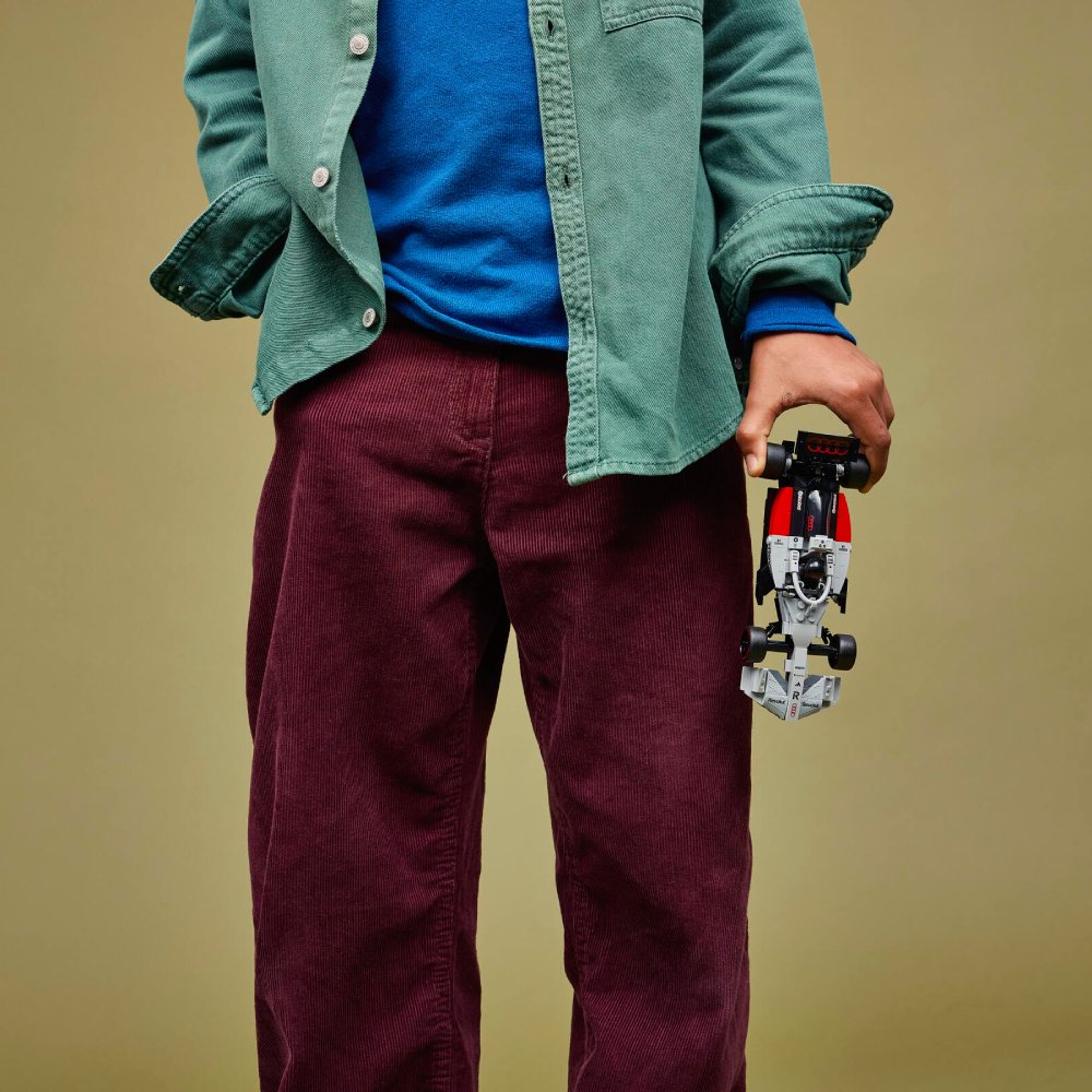 В інтернет магазині Конструктор LEGO Гоночний автомобіль Audi Revolut F1 Team R26 216 ел (77259)