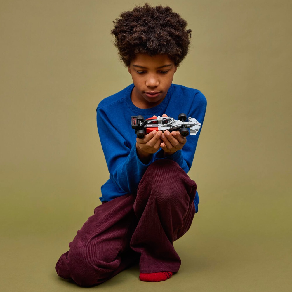 В Україні Конструктор LEGO Гоночний автомобіль Audi Revolut F1 Team R26 216 ел (77259)