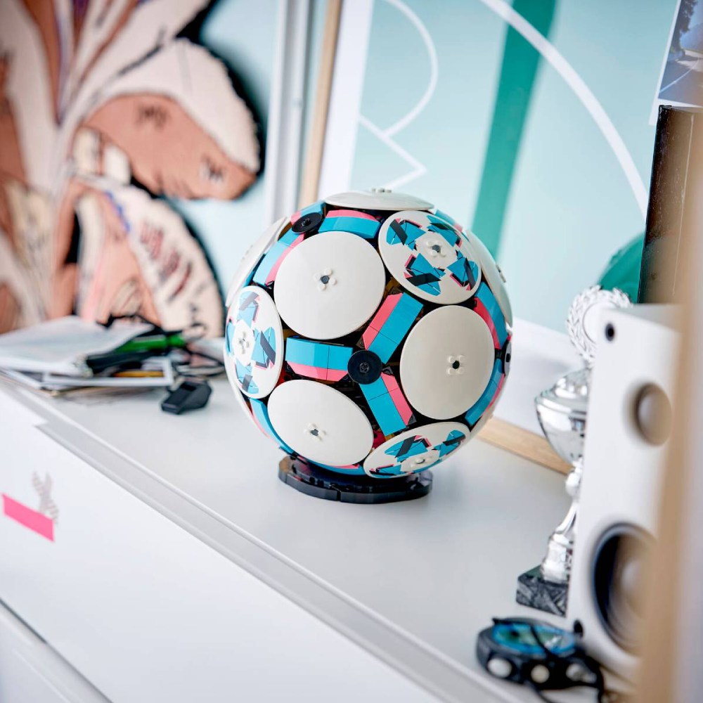 Заказать Конструктор LEGO Футбольный мяч 1498 эл (43019)