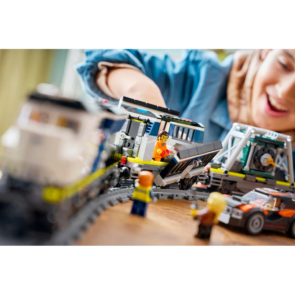 Обзор Конструктор LEGO City Ограбление полицейского поезда 1313 деталей (60508)