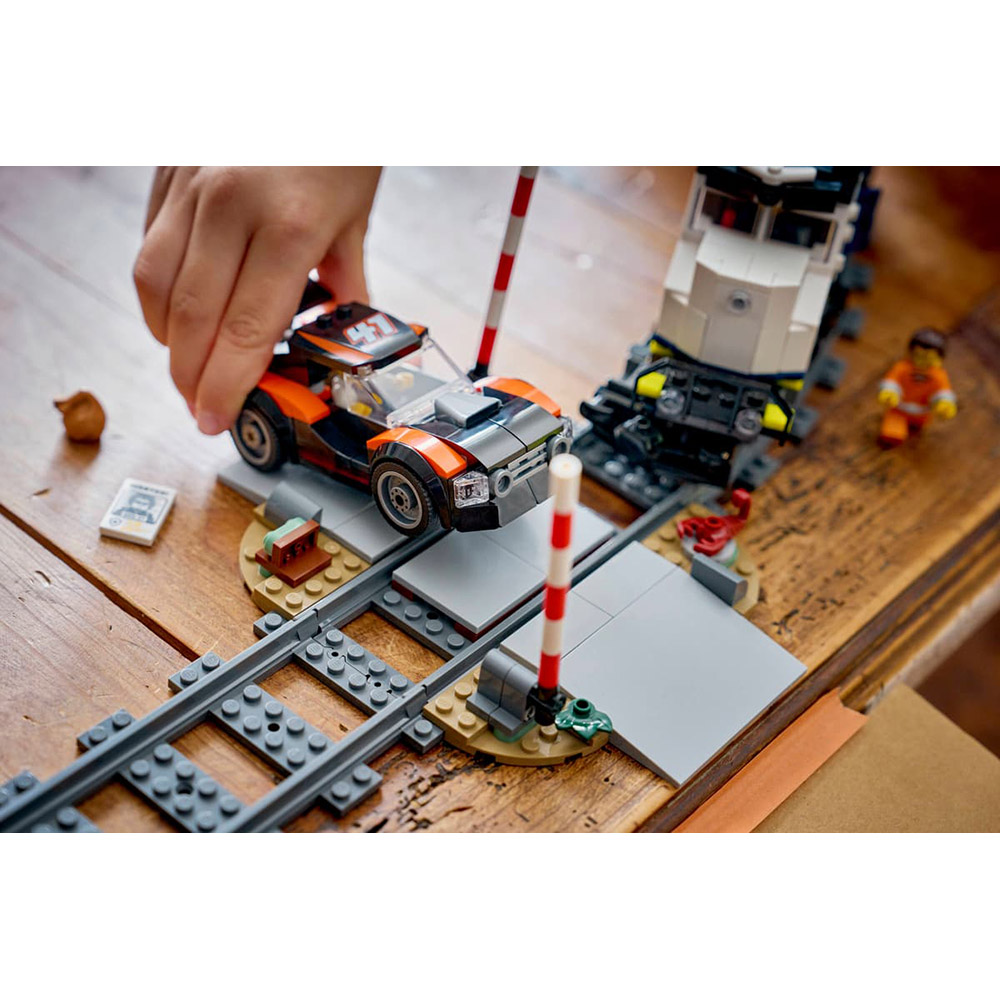 Фото 14 Конструктор LEGO City Ограбление полицейского поезда 1313 деталей (60508)