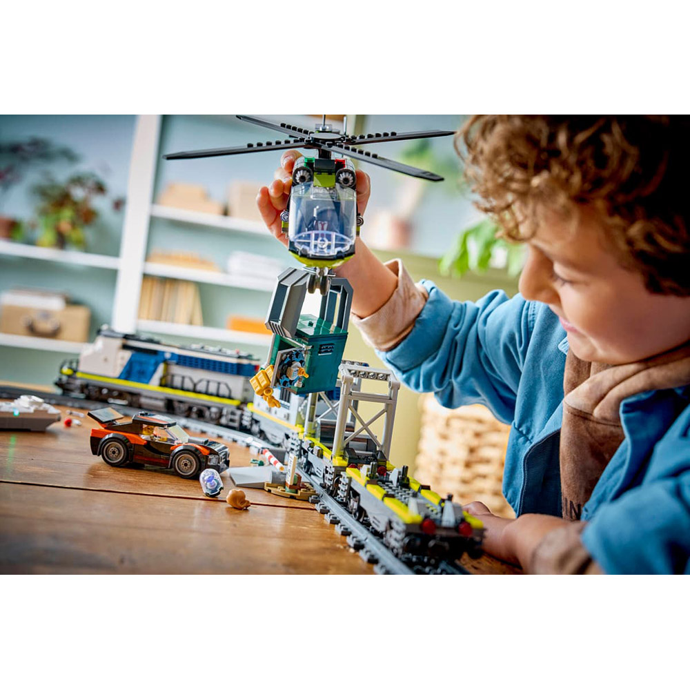 В Фокстрот Конструктор LEGO City Ограбление полицейского поезда 1313 деталей (60508)