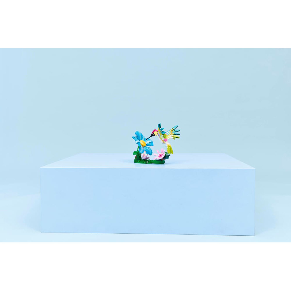 В Україні Конструктор LEGO Creator Дикі тварини: барвистий колібрі 312 елементів (31384)