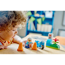 Конструктор LEGO DUPLO Town Синій поліцейський мотоцикл 11 деталей (10471)