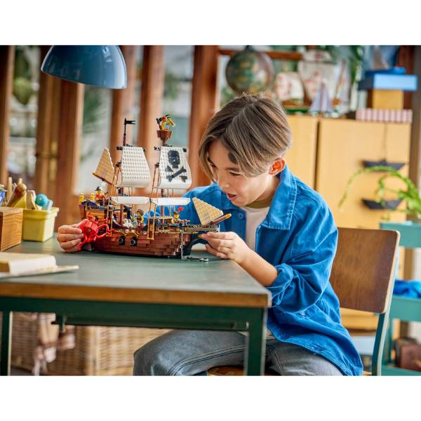 Конструктор LEGO Creator Культовый пиратский корабль 1074 детали