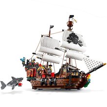 Конструктор LEGO Creator Пиратский корабль 1260 детали (31109)