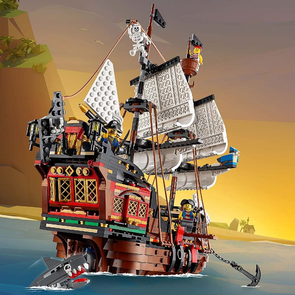 Внешний вид Конструктор LEGO Creator Пиратский корабль 1260 детали (31109)