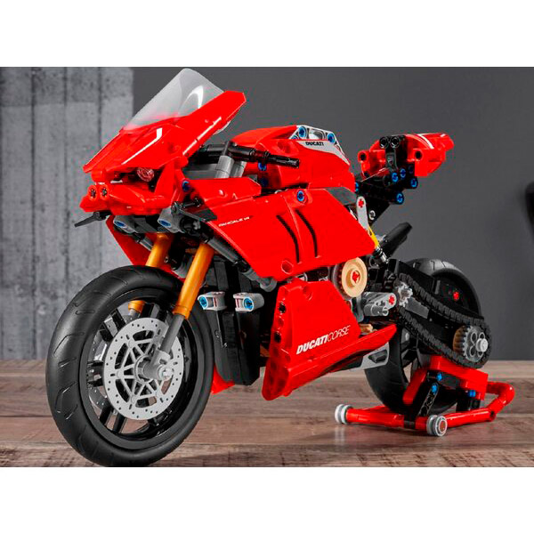 Фото Конструктор LEGO Technic Ducati Panigale V4 R (42107)