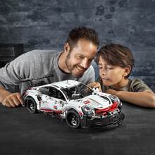 Конструктор LEGO Technic Porsche 911 RSR 1580 деталей (42096)