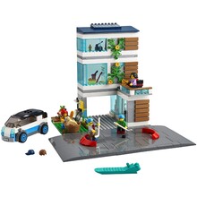 Конструктор LEGO City Современный дом для семьи 388 деталей (60291)