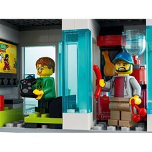 Конструктор LEGO City Современный дом для семьи 388 деталей (60291)