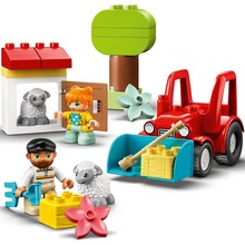 Конструктор LEGO DUPLO Трактор и уход за животными 27 деталей (10950)