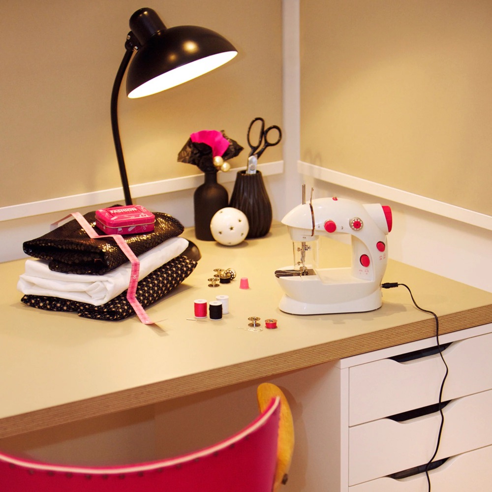 Фото Игровой набор KLEIN STS Швейная машинка (7901)