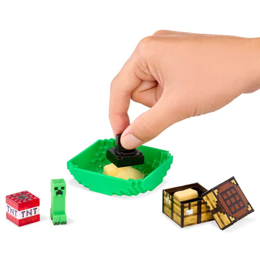 Игровой набор-сюрприз MGA'S MINIVERSE Miniverse серии Mini Minecraft Создай пиксельное приключение (557272) Материал пластик