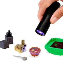 Игровой набор-сюрприз MGA'S MINIVERSE Miniverse серии Mini Minecraft Создай пиксельное приключение (557272)