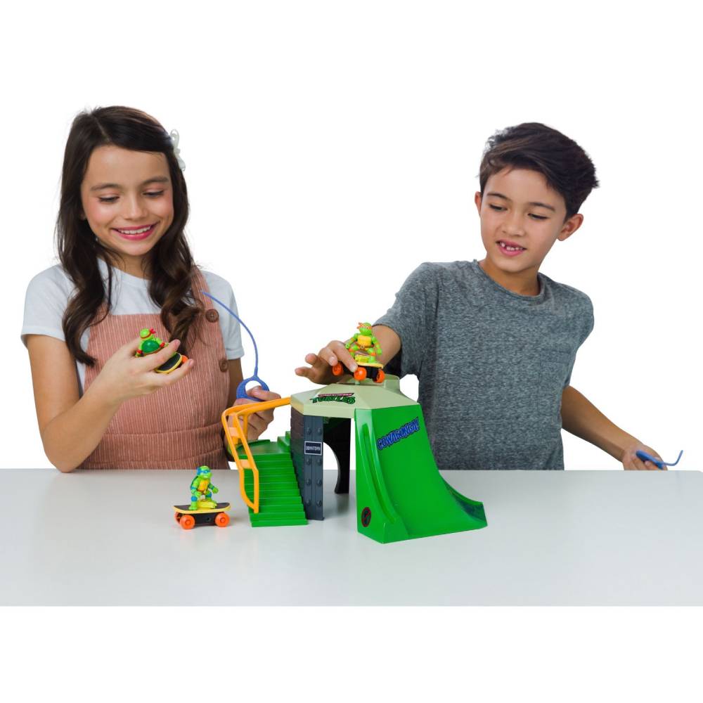 Игровой набор FUNRISE TMNT Черепашки-Ниндзя классические мини Скейт-парк (71053) Материал пластик