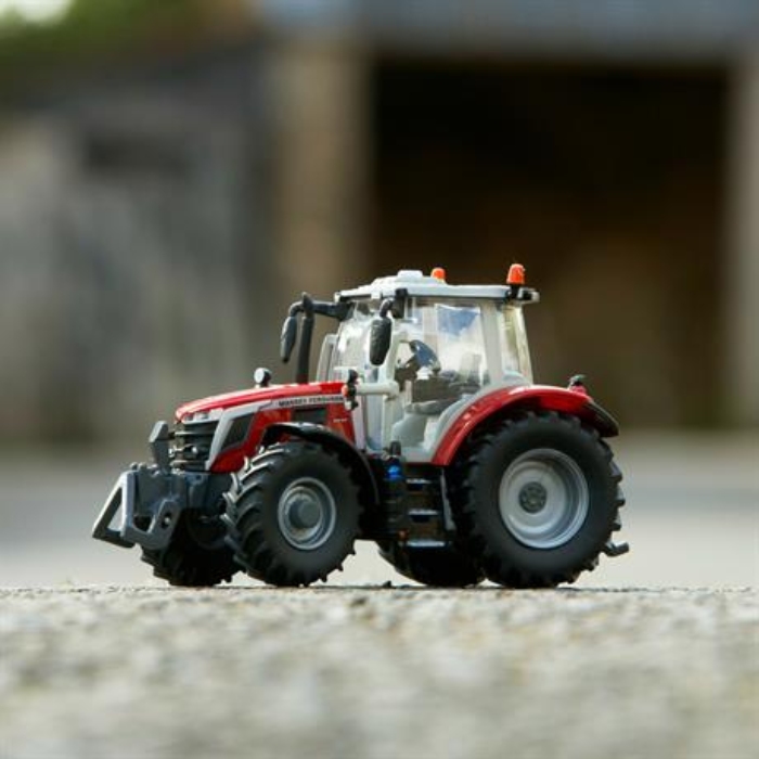 Внешний вид Модель BRITAINS Трактор Massey Ferguson 6S.180 (43316)