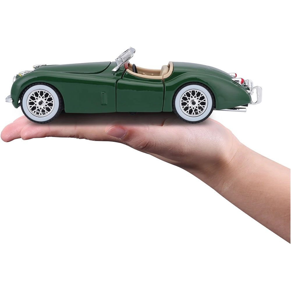 В Фокстрот Машина Bburago JAGUAR XK 120 Green (18-22018)