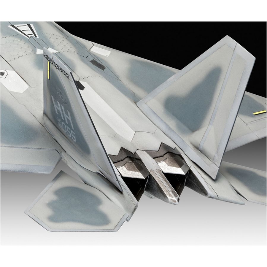 Збірна модель Revell Літак Lockheed Martin F-22A Raptor 1:72 рівень 4 (RVL-63858) Вид моделі літак