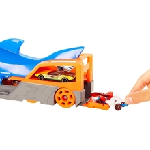 Игровой набор HOT WHEELS Грузовик-транспортер Акулья пасть + машинка (GVG36)