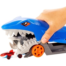 Игровой набор HOT WHEELS Грузовик-транспортер Акулья пасть + машинка (GVG36)